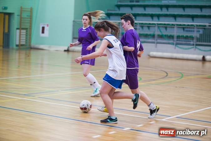 Zdjęcie w galerii na portalu naszraciborz.pl: XII Makroregionalny Turniej w Halowej Piłce Nożnej Dziewcząt Szkół Ponadgimnazjalnych wiadomości z regionu