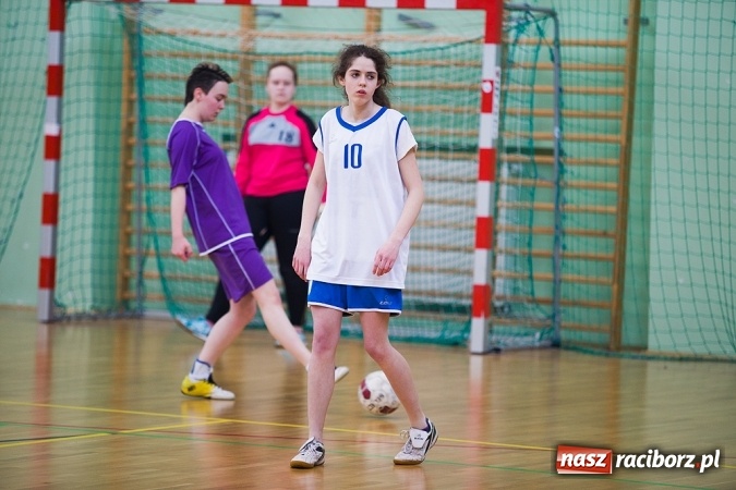 Zdjęcie w galerii na portalu naszraciborz.pl: XII Makroregionalny Turniej w Halowej Piłce Nożnej Dziewcząt Szkół Ponadgimnazjalnych wiadomości z regionu