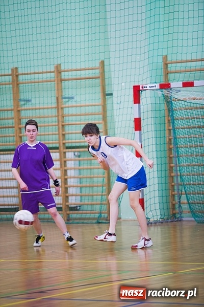 Zdjęcie w galerii na portalu naszraciborz.pl: XII Makroregionalny Turniej w Halowej Piłce Nożnej Dziewcząt Szkół Ponadgimnazjalnych wiadomości z regionu