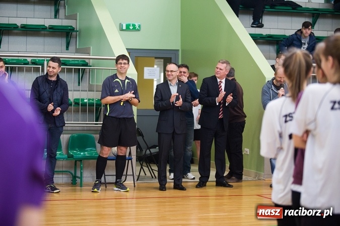 Zdjęcie w galerii na portalu naszraciborz.pl: XII Makroregionalny Turniej w Halowej Piłce Nożnej Dziewcząt Szkół Ponadgimnazjalnych wiadomości z regionu