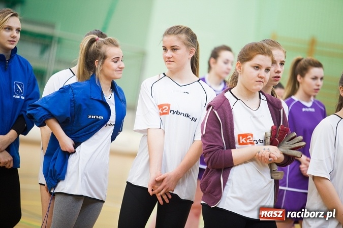 Zdjęcie w galerii na portalu naszraciborz.pl: XII Makroregionalny Turniej w Halowej Piłce Nożnej Dziewcząt Szkół Ponadgimnazjalnych wiadomości z regionu