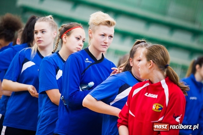Zdjęcie w galerii na portalu naszraciborz.pl: XII Makroregionalny Turniej w Halowej Piłce Nożnej Dziewcząt Szkół Ponadgimnazjalnych wiadomości z regionu