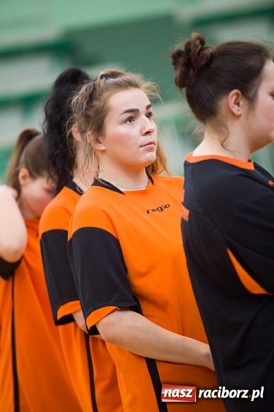 Zdjęcie w galerii na portalu naszraciborz.pl: XII Makroregionalny Turniej w Halowej Piłce Nożnej Dziewcząt Szkół Ponadgimnazjalnych wiadomości z regionu