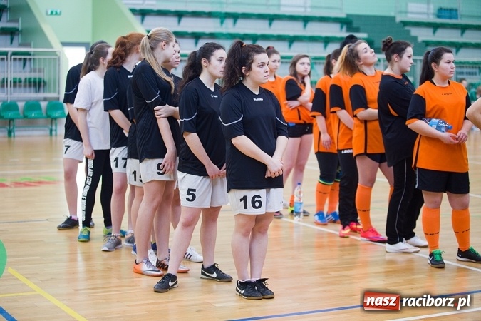 Zdjęcie w galerii na portalu naszraciborz.pl: XII Makroregionalny Turniej w Halowej Piłce Nożnej Dziewcząt Szkół Ponadgimnazjalnych wiadomości z regionu