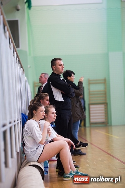 Zdjęcie w galerii na portalu naszraciborz.pl: XII Makroregionalny Turniej w Halowej Piłce Nożnej Dziewcząt Szkół Ponadgimnazjalnych wiadomości z regionu