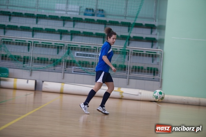 Zdjęcie w galerii na portalu naszraciborz.pl: XII Makroregionalny Turniej w Halowej Piłce Nożnej Dziewcząt Szkół Ponadgimnazjalnych wiadomości z regionu