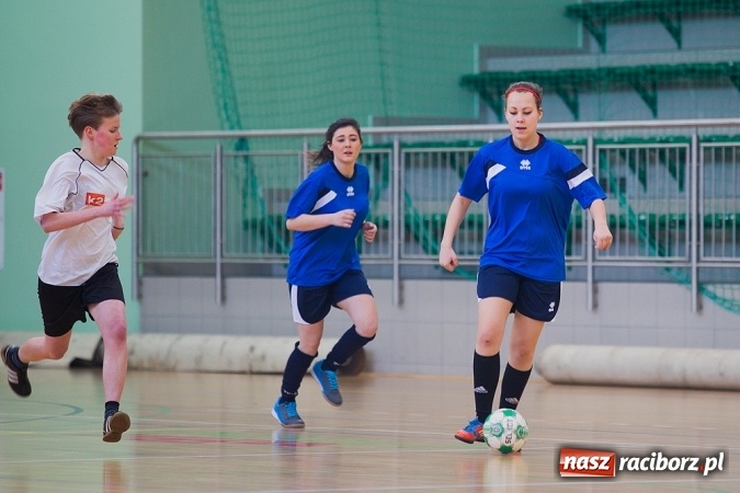 Zdjęcie w galerii na portalu naszraciborz.pl: XII Makroregionalny Turniej w Halowej Piłce Nożnej Dziewcząt Szkół Ponadgimnazjalnych wiadomości z regionu