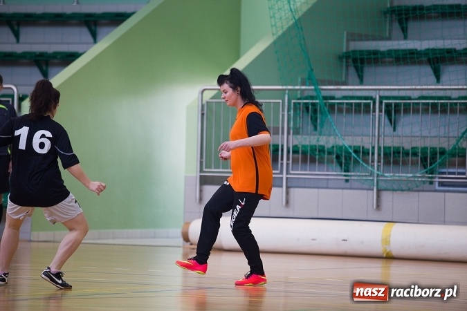 Zdjęcie w galerii na portalu naszraciborz.pl: XII Makroregionalny Turniej w Halowej Piłce Nożnej Dziewcząt Szkół Ponadgimnazjalnych wiadomości z regionu