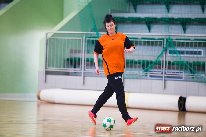 Zdjęcie w galerii na portalu naszraciborz.pl: XII Makroregionalny Turniej w Halowej Piłce Nożnej Dziewcząt Szkół Ponadgimnazjalnych wiadomości z regionu