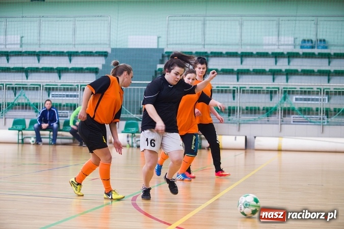 Zdjęcie w galerii na portalu naszraciborz.pl: XII Makroregionalny Turniej w Halowej Piłce Nożnej Dziewcząt Szkół Ponadgimnazjalnych wiadomości z regionu