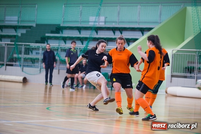 Zdjęcie w galerii na portalu naszraciborz.pl: XII Makroregionalny Turniej w Halowej Piłce Nożnej Dziewcząt Szkół Ponadgimnazjalnych wiadomości z regionu