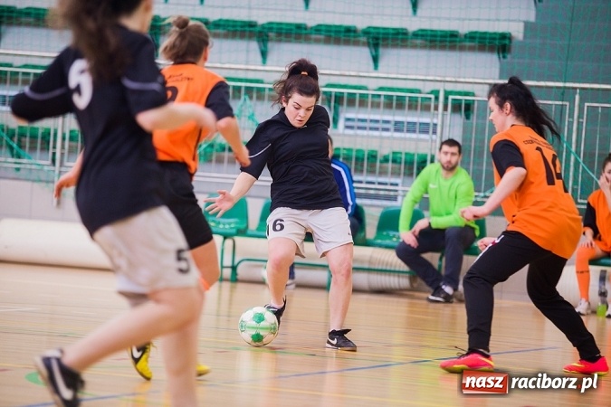 Zdjęcie w galerii na portalu naszraciborz.pl: XII Makroregionalny Turniej w Halowej Piłce Nożnej Dziewcząt Szkół Ponadgimnazjalnych wiadomości z regionu