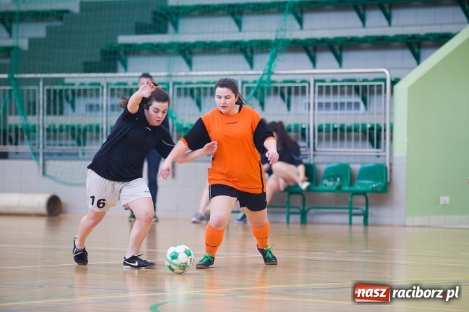 Zdjęcie w galerii na portalu naszraciborz.pl: XII Makroregionalny Turniej w Halowej Piłce Nożnej Dziewcząt Szkół Ponadgimnazjalnych wiadomości z regionu
