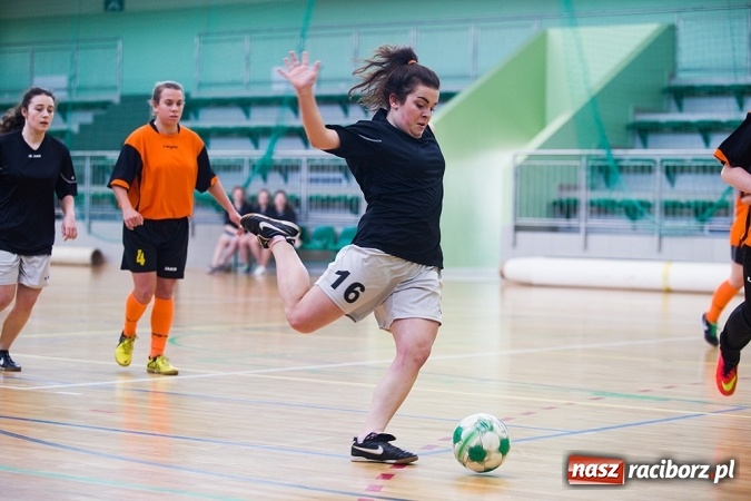 Zdjęcie w galerii na portalu naszraciborz.pl: XII Makroregionalny Turniej w Halowej Piłce Nożnej Dziewcząt Szkół Ponadgimnazjalnych wiadomości z regionu