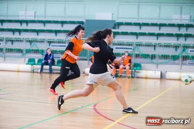 Zdjęcie w galerii na portalu naszraciborz.pl: XII Makroregionalny Turniej w Halowej Piłce Nożnej Dziewcząt Szkół Ponadgimnazjalnych wiadomości z regionu