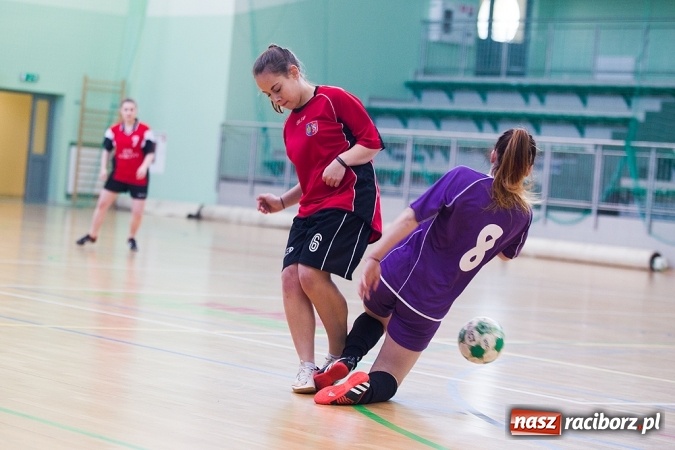 Zdjęcie w galerii na portalu naszraciborz.pl: XII Makroregionalny Turniej w Halowej Piłce Nożnej Dziewcząt Szkół Ponadgimnazjalnych wiadomości z regionu