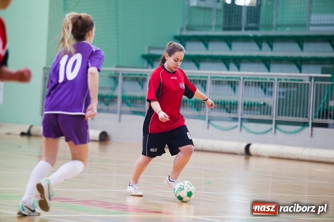 Zdjęcie w galerii na portalu naszraciborz.pl: XII Makroregionalny Turniej w Halowej Piłce Nożnej Dziewcząt Szkół Ponadgimnazjalnych wiadomości z regionu