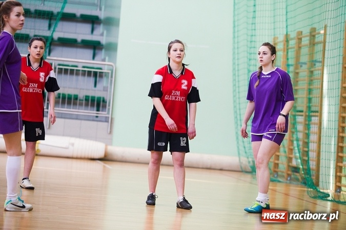 Zdjęcie w galerii na portalu naszraciborz.pl: XII Makroregionalny Turniej w Halowej Piłce Nożnej Dziewcząt Szkół Ponadgimnazjalnych wiadomości z regionu