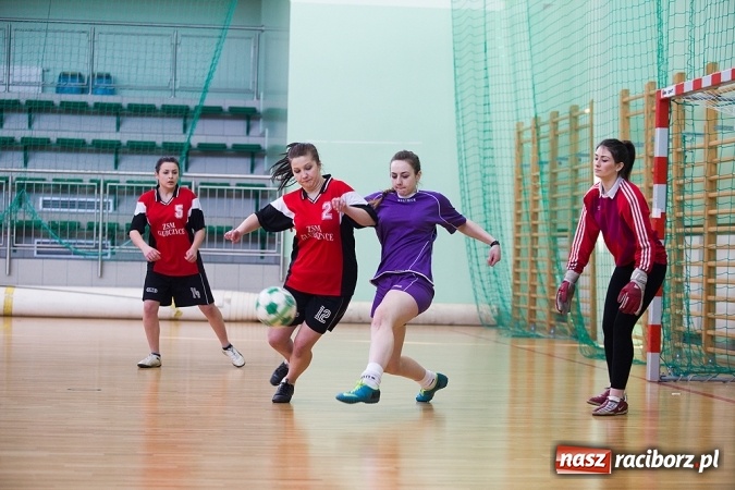 Zdjęcie w galerii na portalu naszraciborz.pl: XII Makroregionalny Turniej w Halowej Piłce Nożnej Dziewcząt Szkół Ponadgimnazjalnych wiadomości z regionu