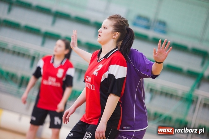 Zdjęcie w galerii na portalu naszraciborz.pl: XII Makroregionalny Turniej w Halowej Piłce Nożnej Dziewcząt Szkół Ponadgimnazjalnych wiadomości z regionu