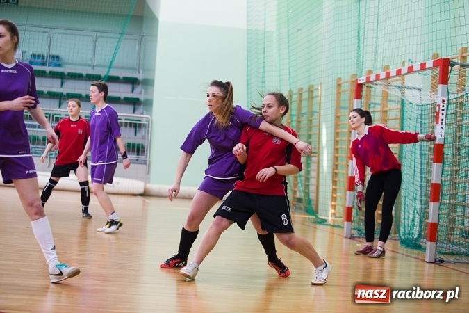 Zdjęcie w galerii na portalu naszraciborz.pl: XII Makroregionalny Turniej w Halowej Piłce Nożnej Dziewcząt Szkół Ponadgimnazjalnych wiadomości z regionu