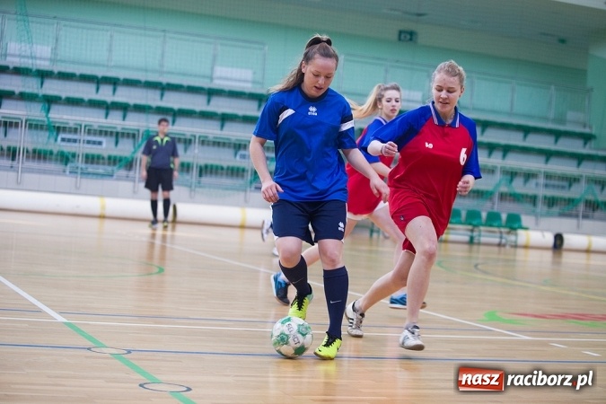 Zdjęcie w galerii na portalu naszraciborz.pl: XII Makroregionalny Turniej w Halowej Piłce Nożnej Dziewcząt Szkół Ponadgimnazjalnych wiadomości z regionu