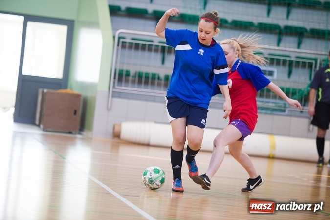 Zdjęcie w galerii na portalu naszraciborz.pl: XII Makroregionalny Turniej w Halowej Piłce Nożnej Dziewcząt Szkół Ponadgimnazjalnych wiadomości z regionu