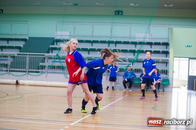 Zdjęcie w galerii na portalu naszraciborz.pl: XII Makroregionalny Turniej w Halowej Piłce Nożnej Dziewcząt Szkół Ponadgimnazjalnych wiadomości z regionu