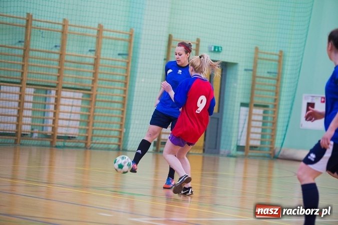 Zdjęcie w galerii na portalu naszraciborz.pl: XII Makroregionalny Turniej w Halowej Piłce Nożnej Dziewcząt Szkół Ponadgimnazjalnych wiadomości z regionu