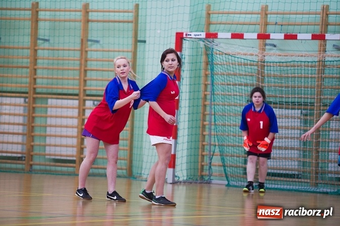 Zdjęcie w galerii na portalu naszraciborz.pl: XII Makroregionalny Turniej w Halowej Piłce Nożnej Dziewcząt Szkół Ponadgimnazjalnych wiadomości z regionu