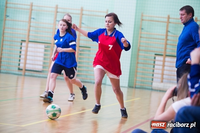 Zdjęcie w galerii na portalu naszraciborz.pl: XII Makroregionalny Turniej w Halowej Piłce Nożnej Dziewcząt Szkół Ponadgimnazjalnych wiadomości z regionu