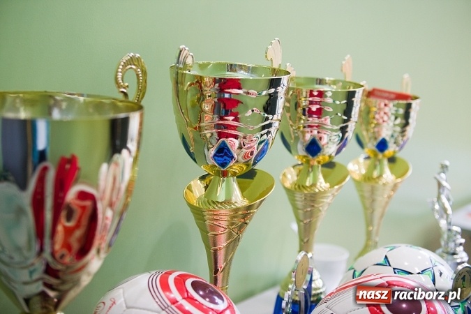 Zdjęcie w galerii na portalu naszraciborz.pl: XII Makroregionalny Turniej w Halowej Piłce Nożnej Dziewcząt Szkół Ponadgimnazjalnych wiadomości z regionu