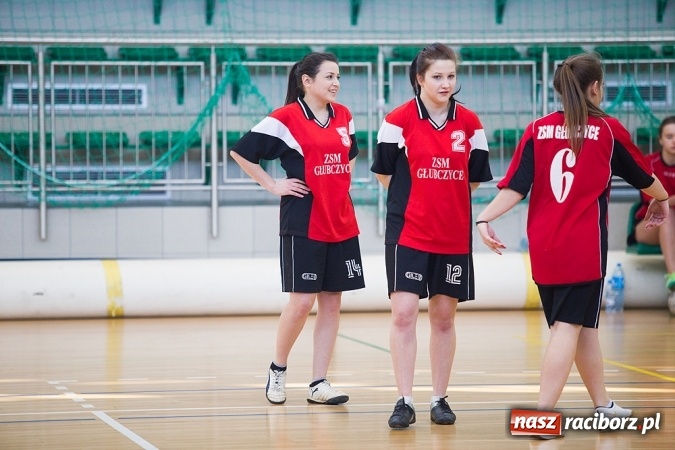 Zdjęcie w galerii na portalu naszraciborz.pl: XII Makroregionalny Turniej w Halowej Piłce Nożnej Dziewcząt Szkół Ponadgimnazjalnych wiadomości z regionu