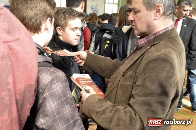 Zdjęcie w galerii na portalu naszraciborz.pl: Rafako S.A. uczestniczyło w Powiatowych Targach Pracy i Edukacji w Raciborzu wiadomości z regionu