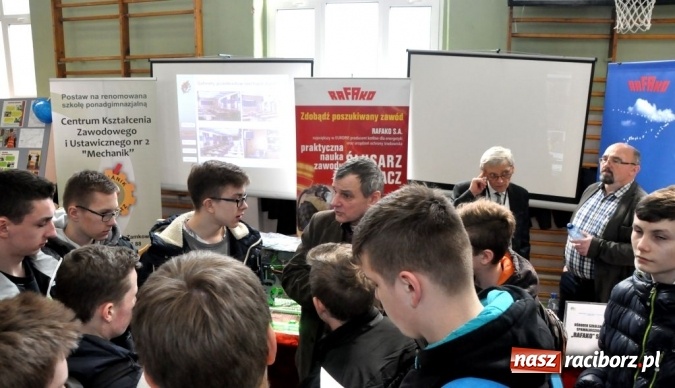 Zdjęcie w galerii na portalu naszraciborz.pl: Rafako S.A. uczestniczyło w Powiatowych Targach Pracy i Edukacji w Raciborzu wiadomości z regionu