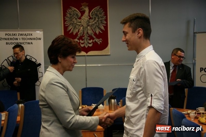 Zdjęcie w galerii na portalu naszraciborz.pl: Drugie miejsce CKZiU nr 1 w Raciborzu w okręgu południowo-zachodnim wiadomości z regionu