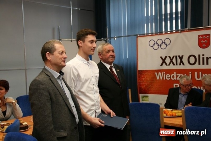 Zdjęcie w galerii na portalu naszraciborz.pl: Drugie miejsce CKZiU nr 1 w Raciborzu w okręgu południowo-zachodnim wiadomości z regionu