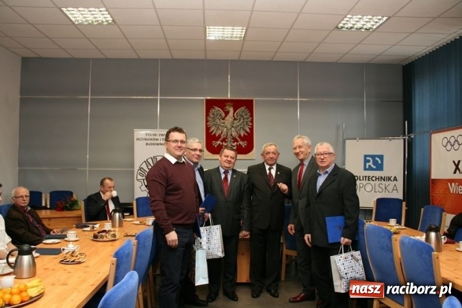 Zdjęcie w galerii na portalu naszraciborz.pl: Drugie miejsce CKZiU nr 1 w Raciborzu w okręgu południowo-zachodnim wiadomości z regionu