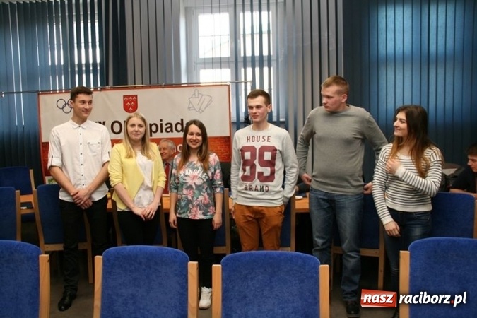 Zdjęcie w galerii na portalu naszraciborz.pl: Drugie miejsce CKZiU nr 1 w Raciborzu w okręgu południowo-zachodnim wiadomości z regionu