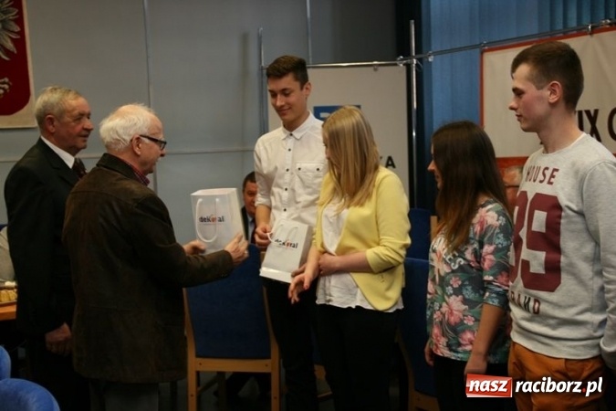 Zdjęcie w galerii na portalu naszraciborz.pl: Drugie miejsce CKZiU nr 1 w Raciborzu w okręgu południowo-zachodnim wiadomości z regionu