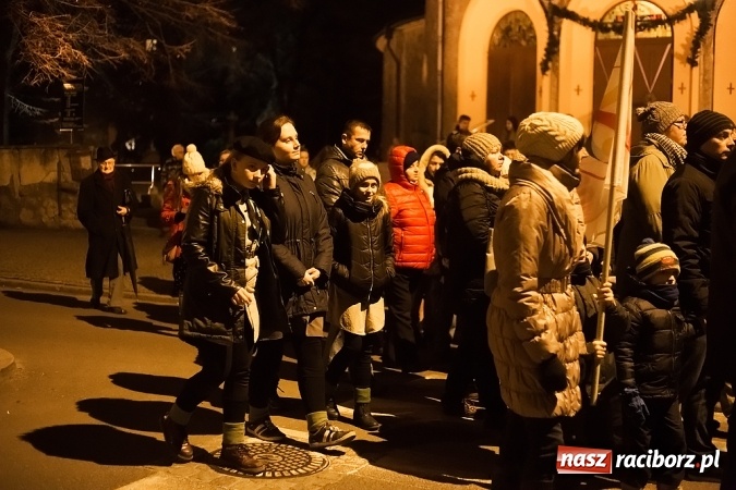 Zdjęcie w galerii na portalu naszraciborz.pl: Droga Krzyżowa raciborskich parafii. Setki wiernych spotkało się w kościele jubileuszowym Roku Miłosierdzia przy Warszawskiej wiadomości z regionu