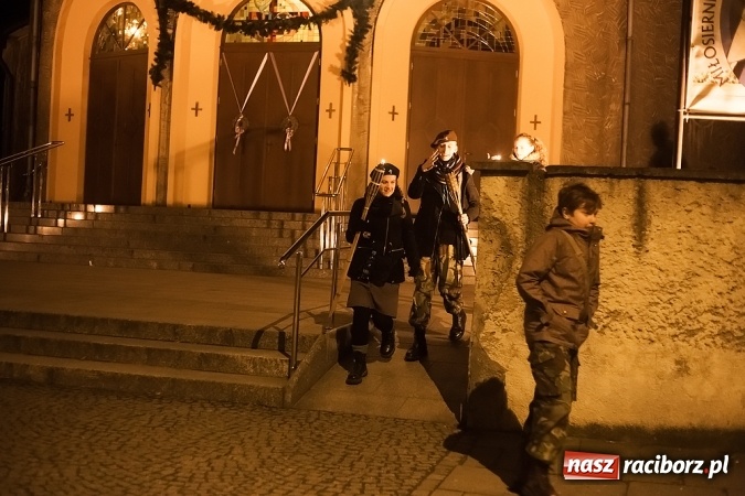 Zdjęcie w galerii na portalu naszraciborz.pl: Droga Krzyżowa raciborskich parafii. Setki wiernych spotkało się w kościele jubileuszowym Roku Miłosierdzia przy Warszawskiej wiadomości z regionu