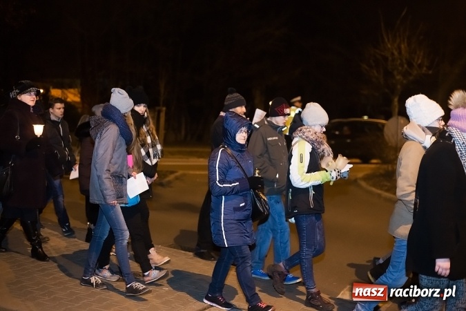 Zdjęcie w galerii na portalu naszraciborz.pl: Droga Krzyżowa raciborskich parafii. Setki wiernych spotkało się w kościele jubileuszowym Roku Miłosierdzia przy Warszawskiej wiadomości z regionu