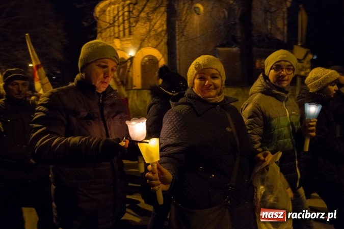 Zdjęcie w galerii na portalu naszraciborz.pl: Droga Krzyżowa raciborskich parafii. Setki wiernych spotkało się w kościele jubileuszowym Roku Miłosierdzia przy Warszawskiej wiadomości z regionu