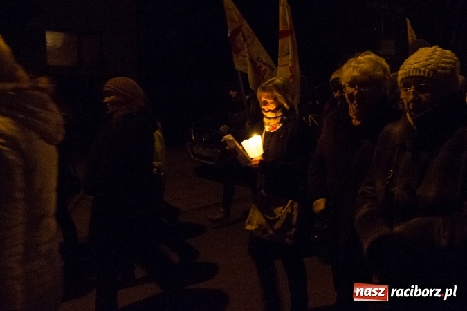 Zdjęcie w galerii na portalu naszraciborz.pl: Droga Krzyżowa raciborskich parafii. Setki wiernych spotkało się w kościele jubileuszowym Roku Miłosierdzia przy Warszawskiej wiadomości z regionu