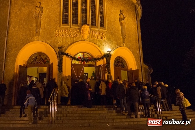 Zdjęcie w galerii na portalu naszraciborz.pl: Droga Krzyżowa raciborskich parafii. Setki wiernych spotkało się w kościele jubileuszowym Roku Miłosierdzia przy Warszawskiej wiadomości z regionu