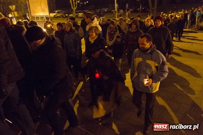 Zdjęcie w galerii na portalu naszraciborz.pl: Droga Krzyżowa raciborskich parafii. Setki wiernych spotkało się w kościele jubileuszowym Roku Miłosierdzia przy Warszawskiej wiadomości z regionu