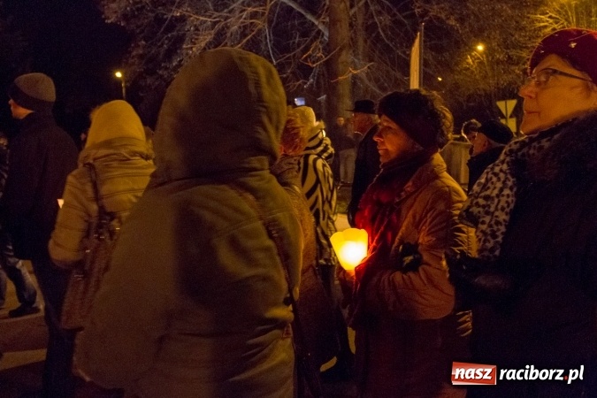 Zdjęcie w galerii na portalu naszraciborz.pl: Droga Krzyżowa raciborskich parafii. Setki wiernych spotkało się w kościele jubileuszowym Roku Miłosierdzia przy Warszawskiej wiadomości z regionu