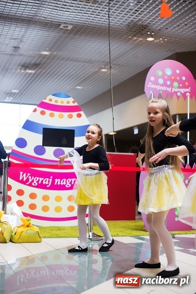 Zdjęcie w galerii na portalu naszraciborz.pl: Słońce jest w każdym człowieku - finał Pól nadziei w Galerii Auchan wiadomości z regionu