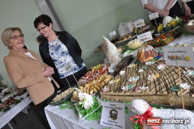 Zdjęcie w galerii na portalu naszraciborz.pl: Same smakołyki na pietrowickich stołach - powiatowy konkurs potraw regionalnych wiadomości z regionu